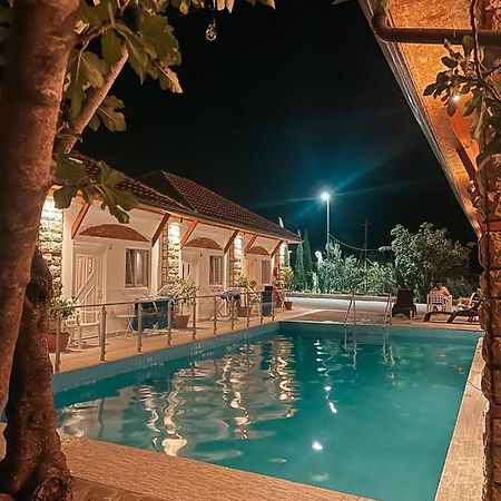 Guesthouse Lord Byron Tepelene Exterior photo