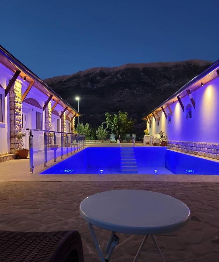 Guesthouse Lord Byron Tepelene Exterior photo