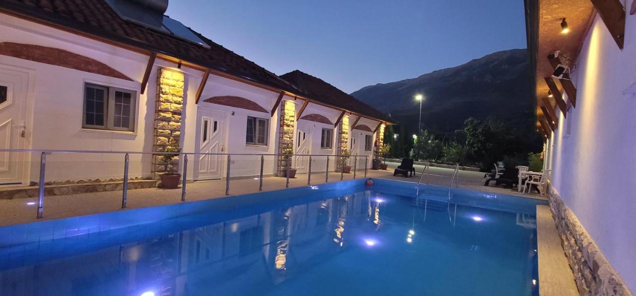 Guesthouse Lord Byron Tepelene Exterior photo