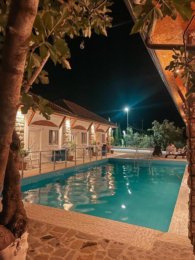 Guesthouse Lord Byron Tepelene Exterior photo